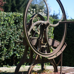 Ancienne pompe à eau du domaine