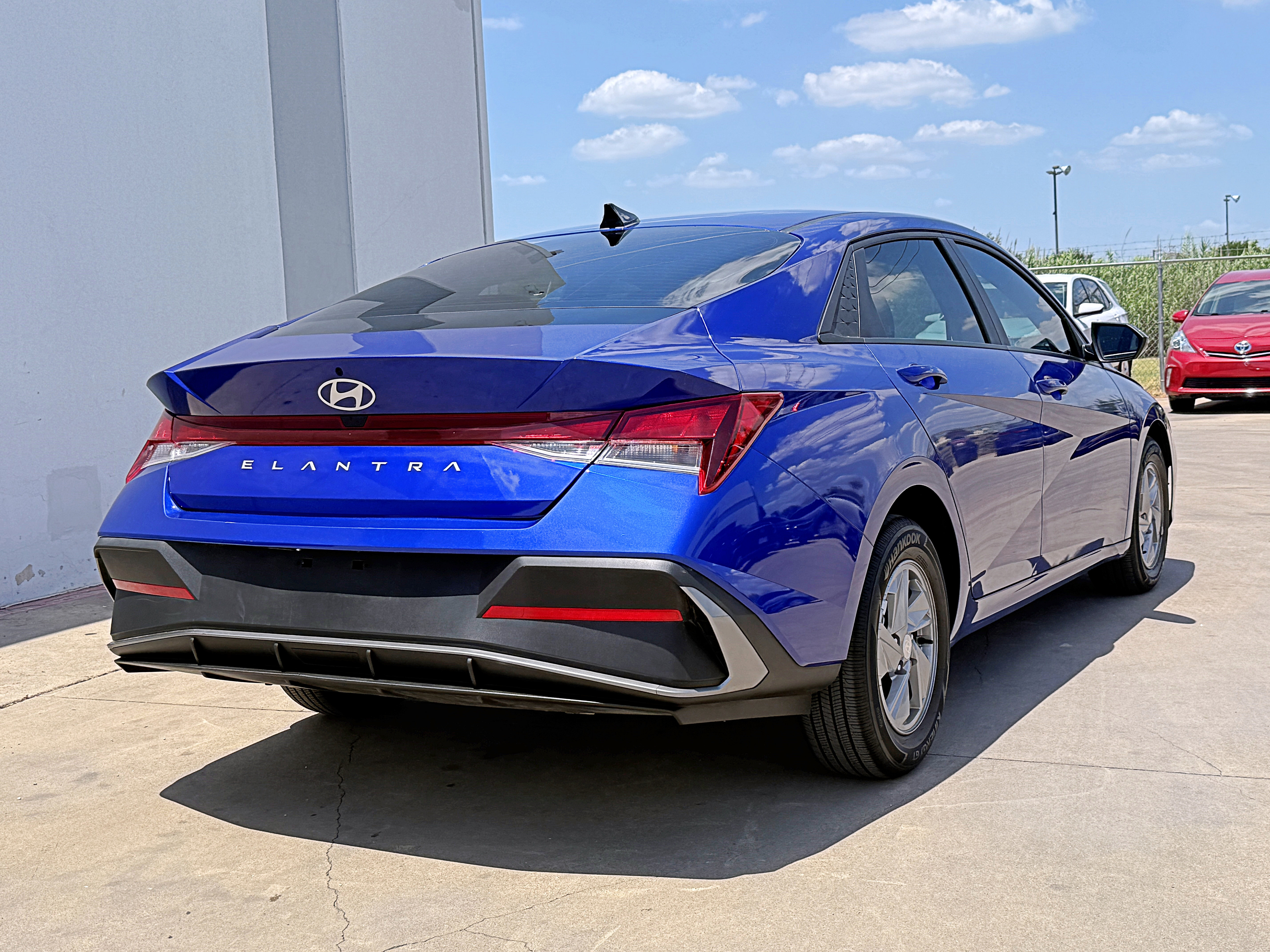 2025 Hyundai Elantra SE - Photo 6