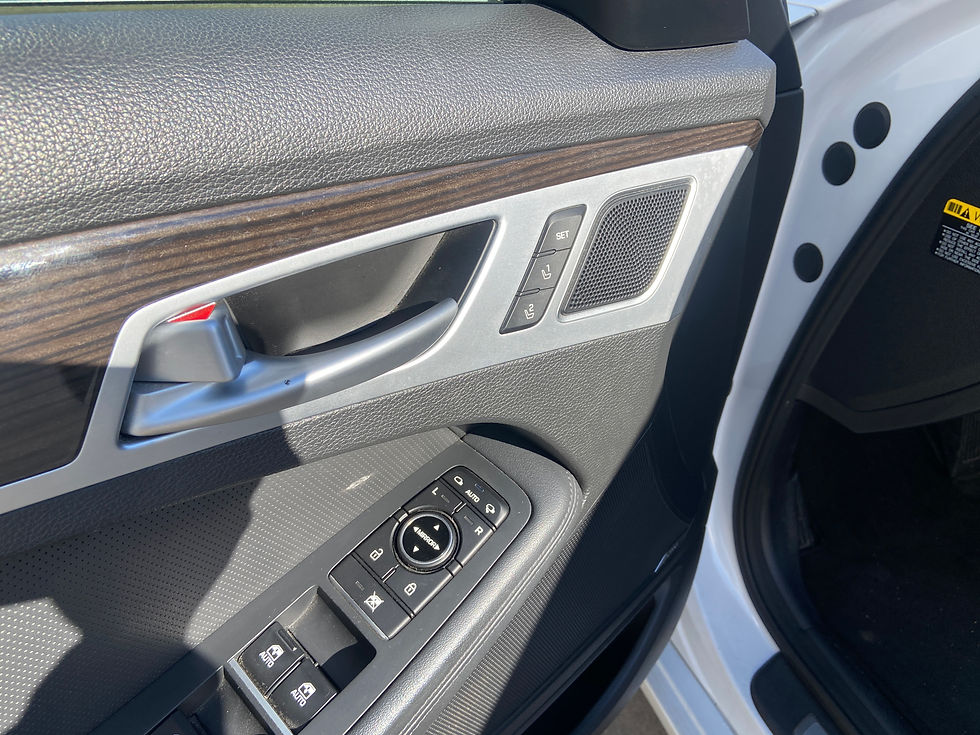 Thumbnail: 16 Genesis G80