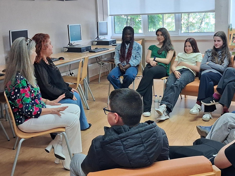 Paleio na Biblioteca: Os Media e as Fake News