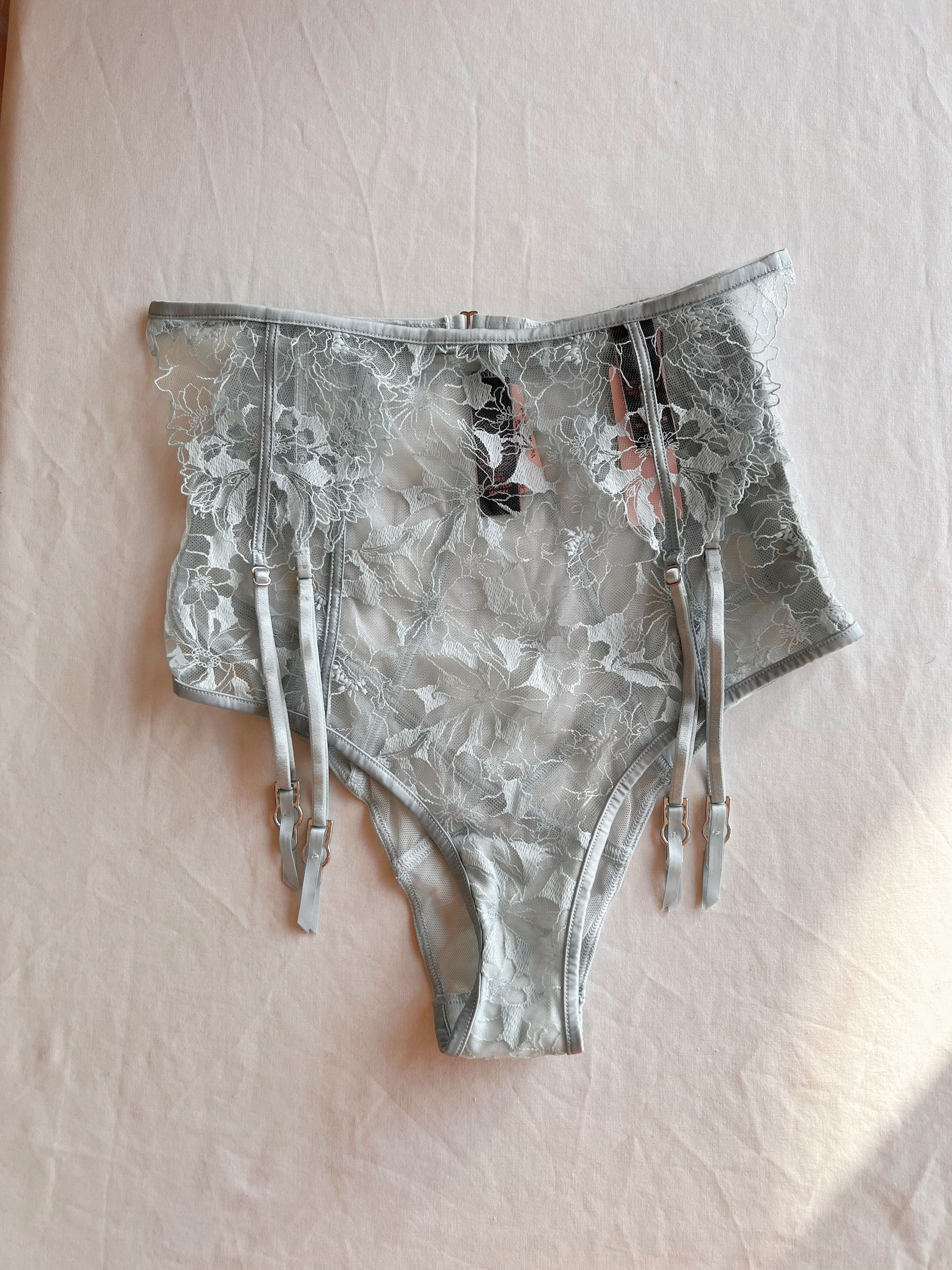 Pastel Floral Turquoise Garter Set