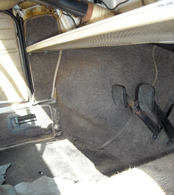leftfrontfootwell.JPG