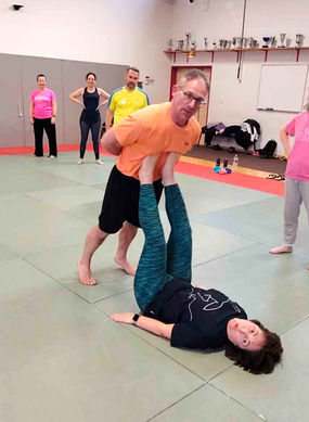 Exercice de renforcement musculaire en duo