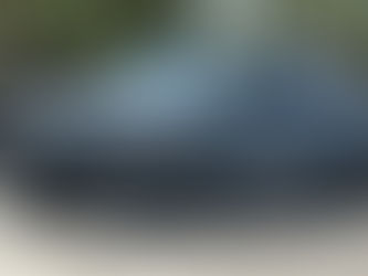 El SUV combina un motor V8 biturbo con asistencia eléctrica para acelerar de 0 a 100 km/h en 3.7 segundos.
