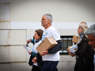 FENPROF entregou mais de 15 mil postais ao primeiro-ministro exigindo a valorização da carreira docente e investimento efetivo na Educação