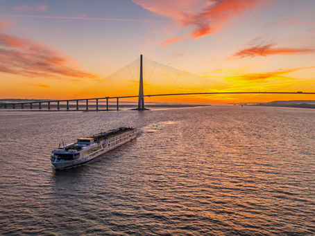 Scenic River Cruise Space Ship