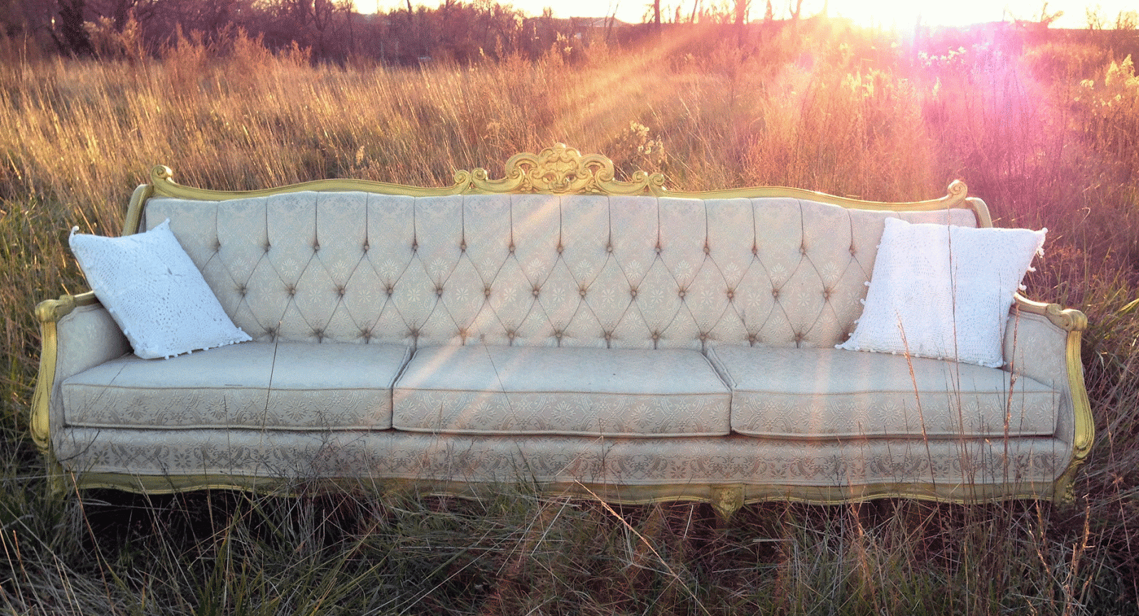 Victorian-Sofa_-Cream.gif