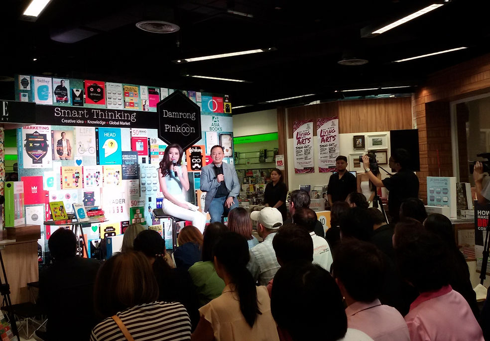 ดำรงค์ พิณคุณ เปิดตัวหนังสืออังกฤษที่ Asia Book 002