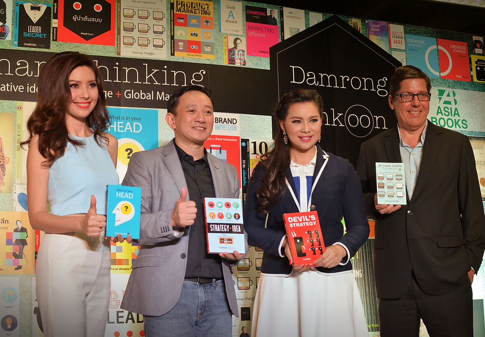 ดำรงค์ พิณคุณ เปิดตัวหนังสืออังกฤษที่ Asia Book 003