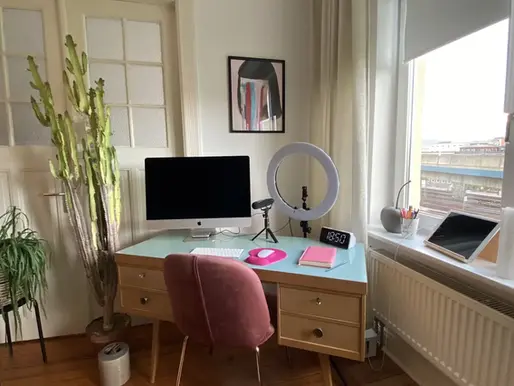 UGC Creators: What It Is & 5 Steps To Become a UGC Creator Today