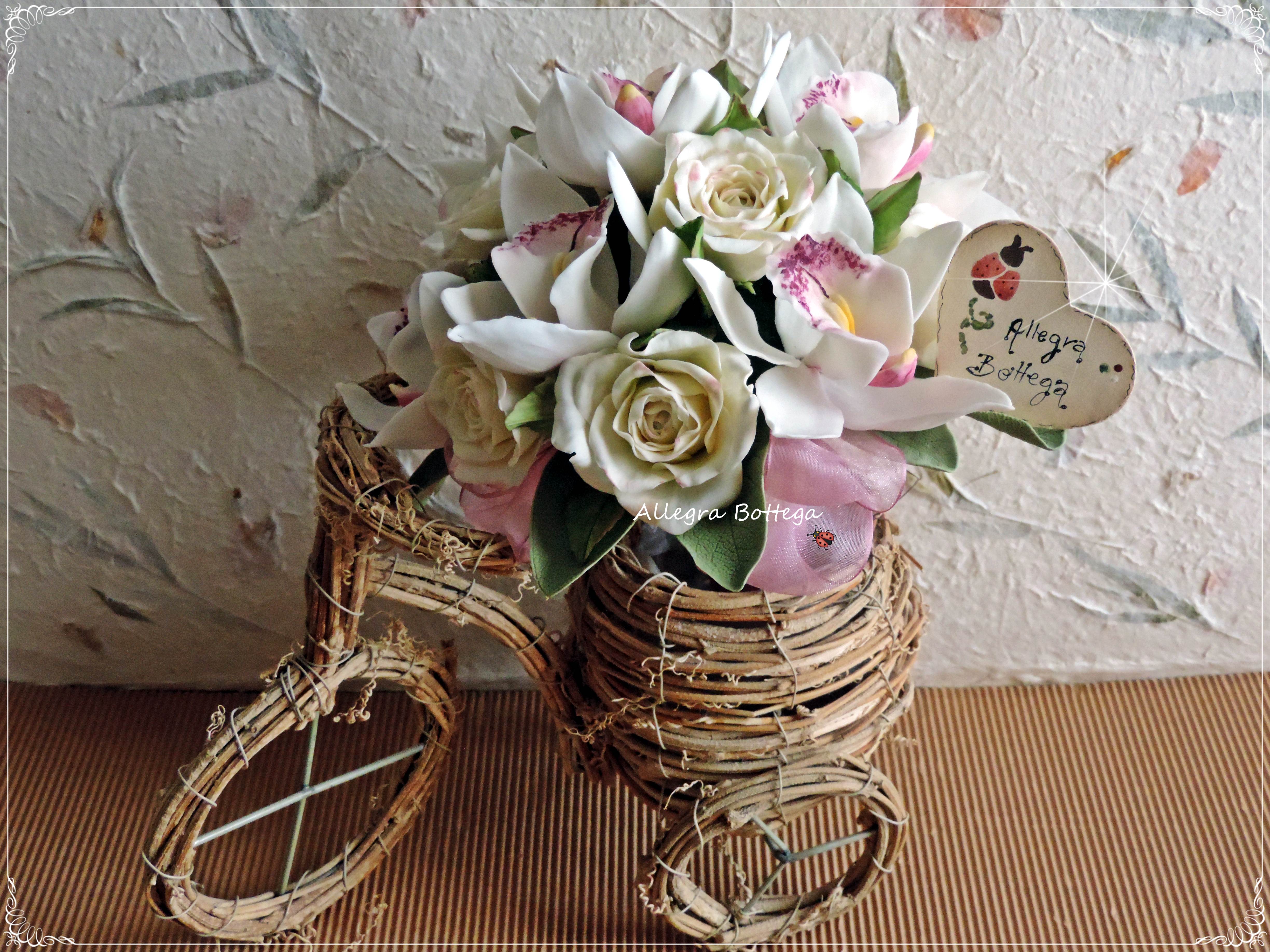 Bouquet di rose e orchidee