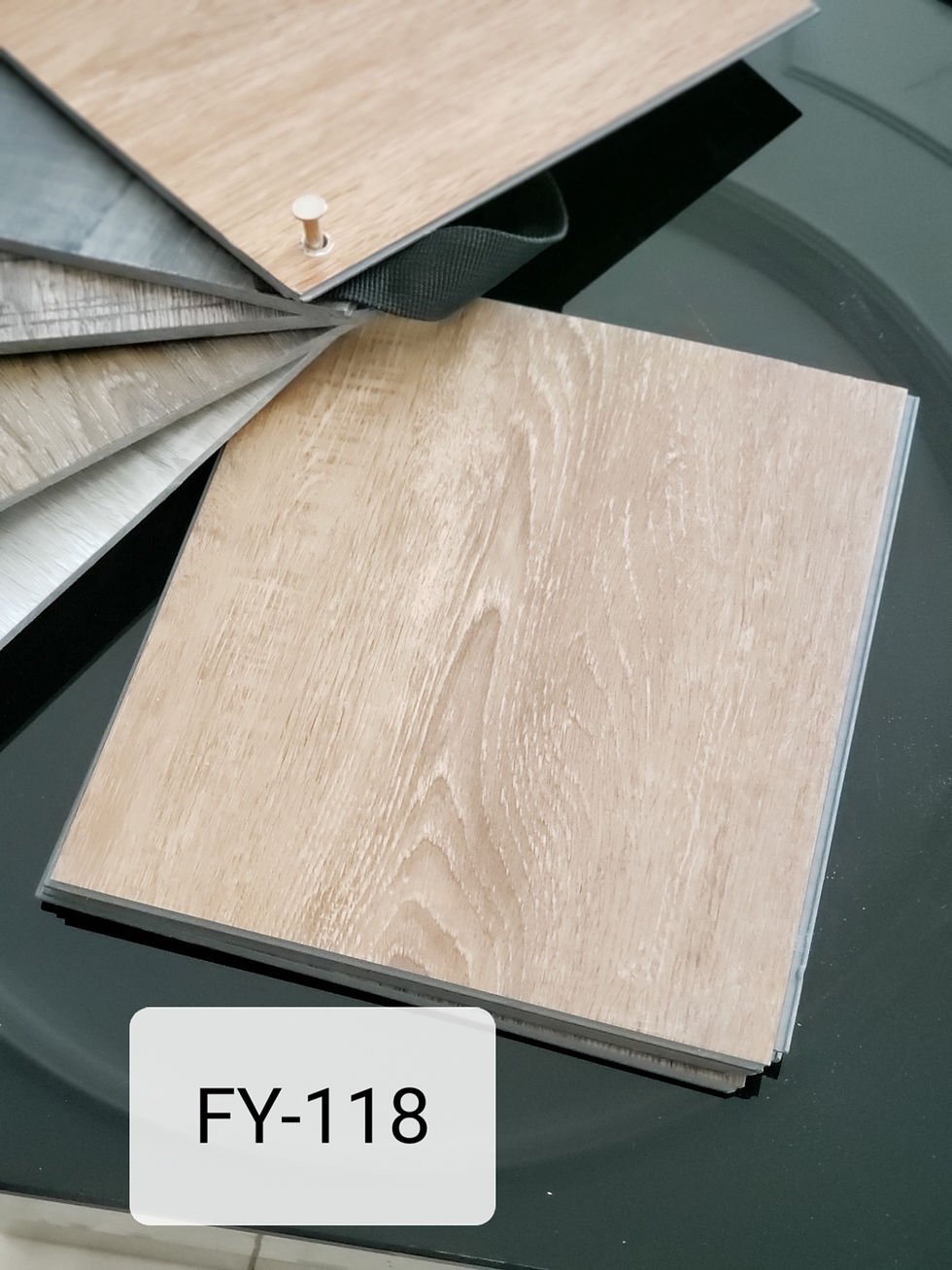 Miniatura: Pisos SPC