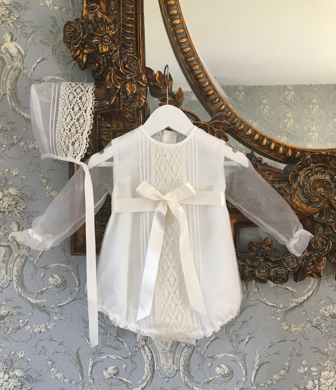 Caprinica ~ with long sleeves