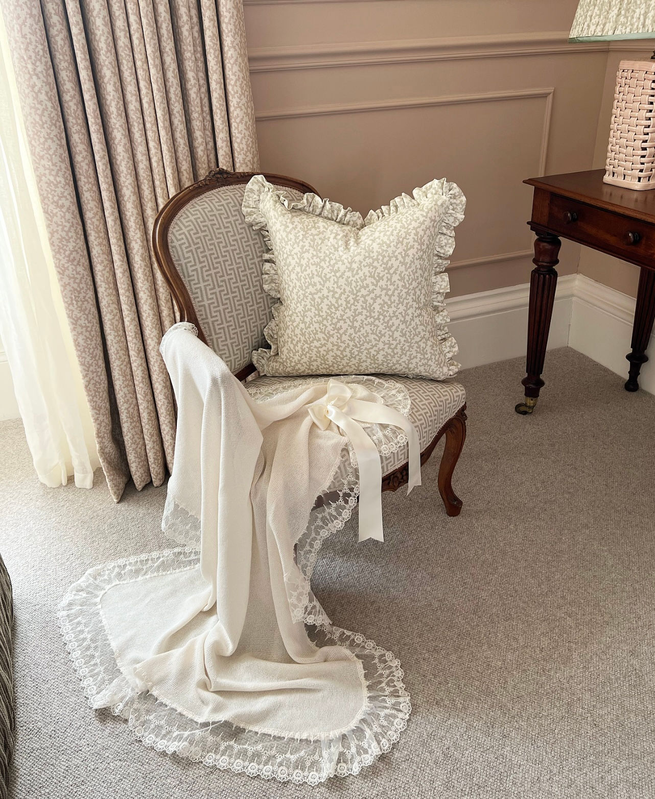 Lago Di Monate ~ in cream 