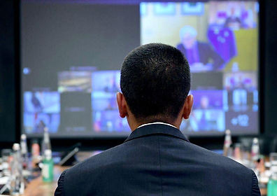 Di Maio di spalle.jpg