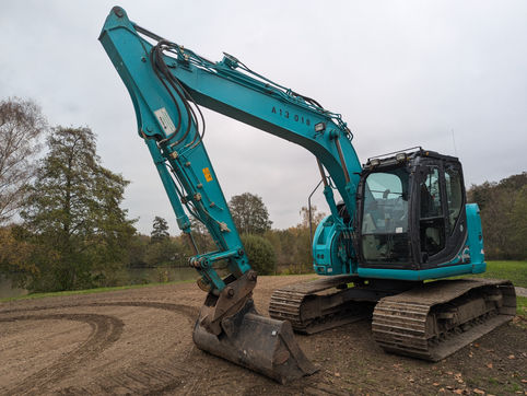 14t Digger Hire in Berkshire, Redlands Plant hire has excavators from 1.9 to 14th available for self drive  & driven hire 