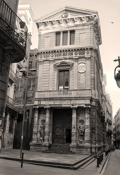 Escuela de artes aplicadas y oficios "La Llotja" donde estudió MarioArtts