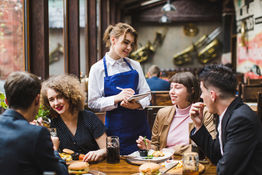 Jobs d’été : travailler sans être majeur ?