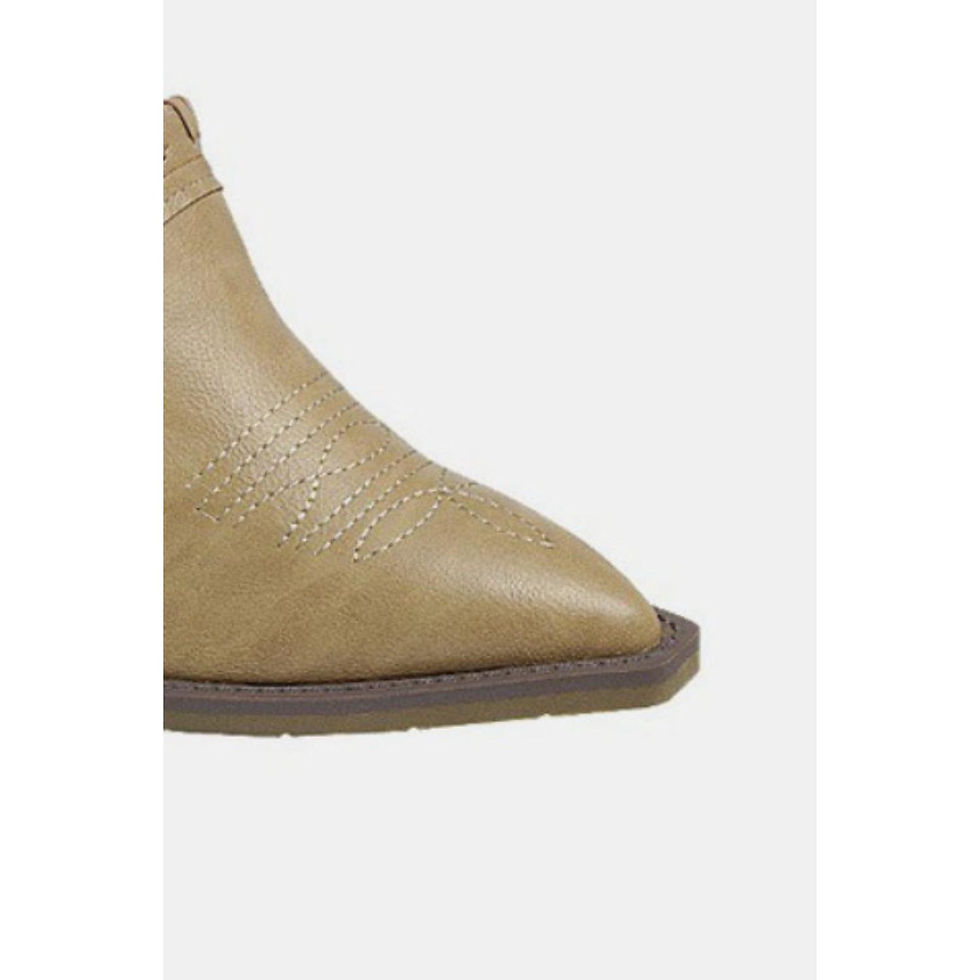 Thumbnail: Forever Link Pointy Toe Slip On Chunky Mules