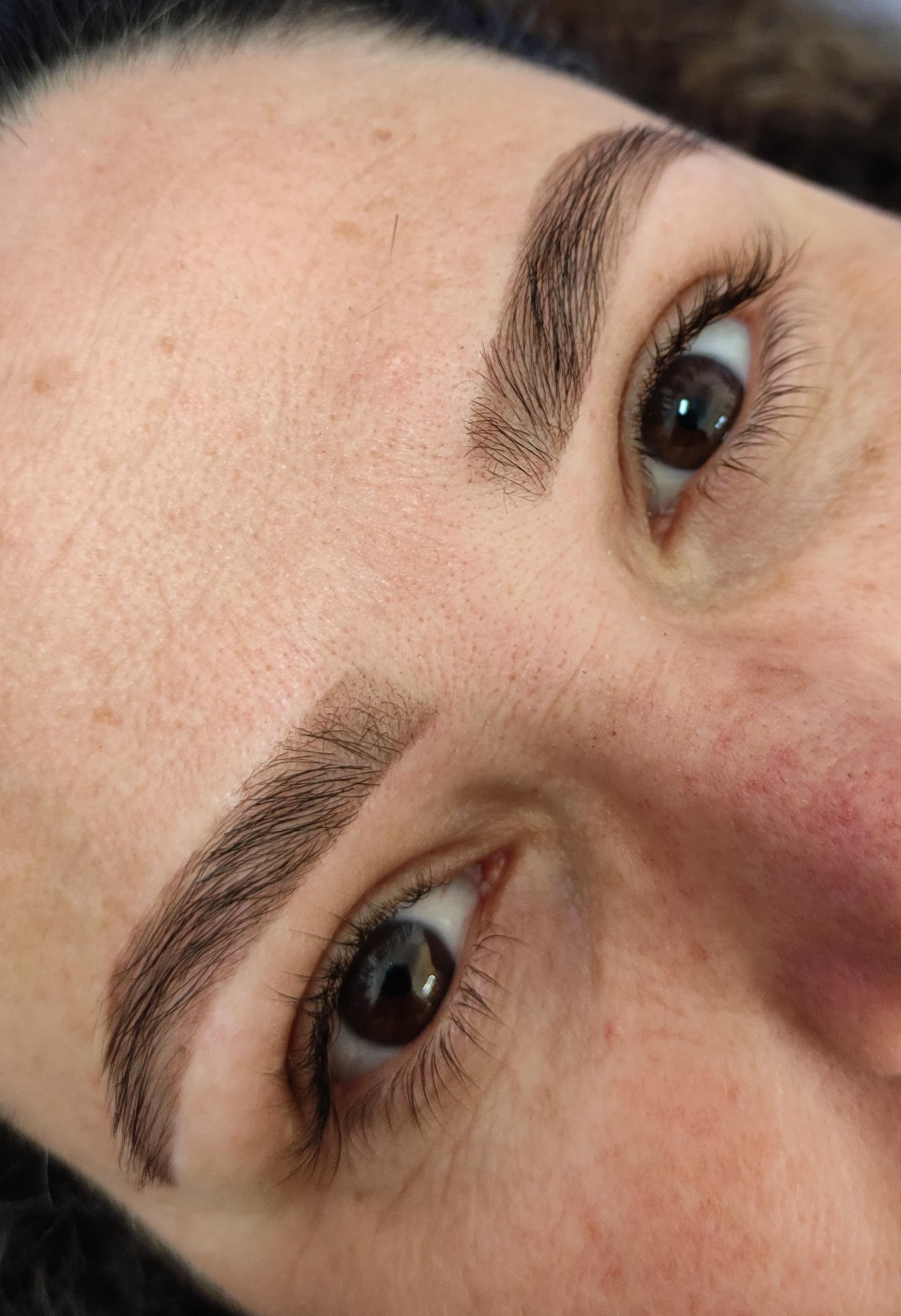 Design de sobrancelhas com henna