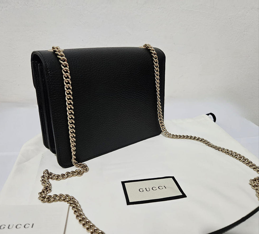 Miniatura: Gucci, Borsa interlocking a tracolla.