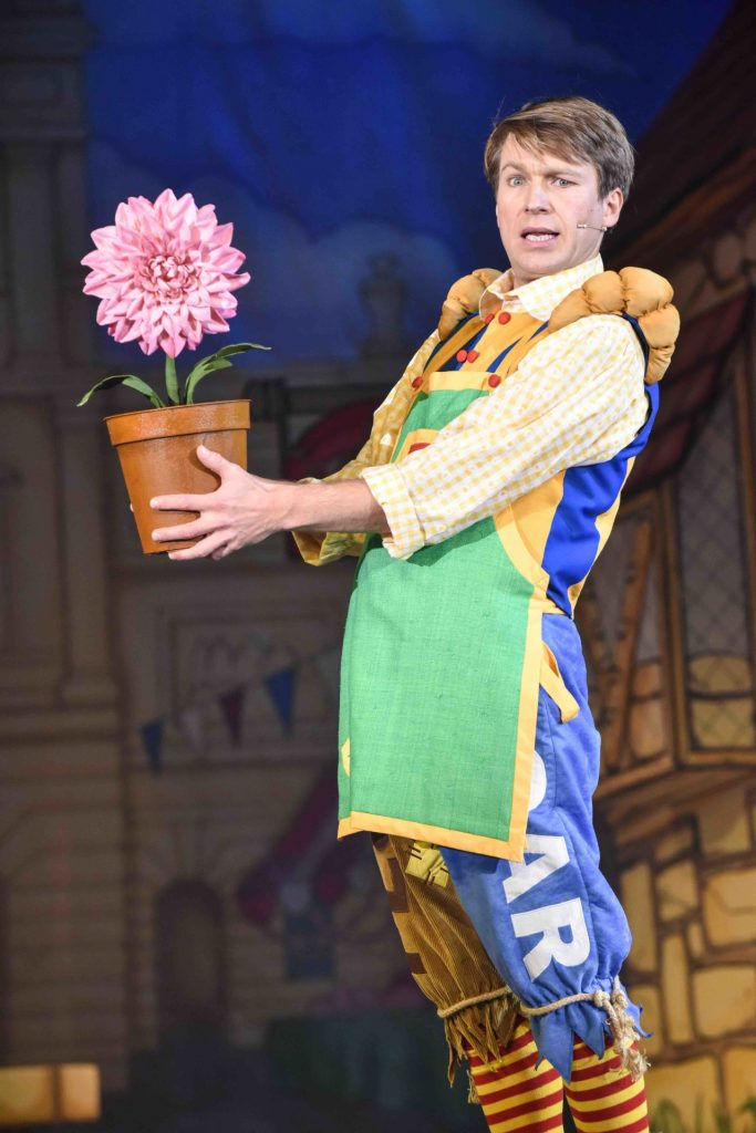 Ben Faulks as Idle Jacques