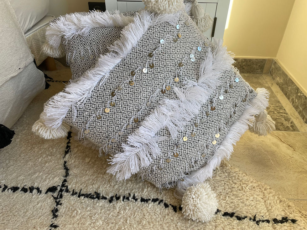 Miniature : NOCES BERBERES - Housse de COUSSIN à pompons beiges