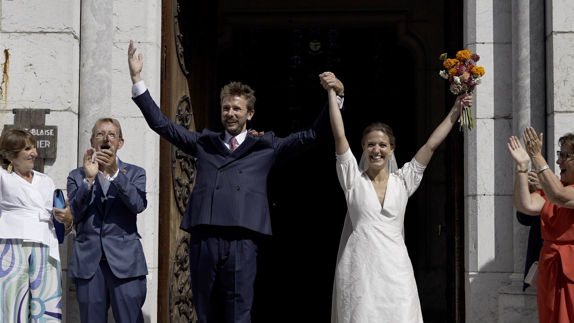sortie des mariés a l'église