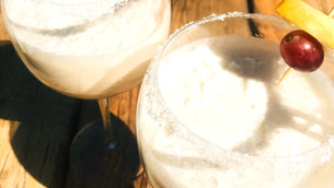 Piña colada cocktail recipe - Virgin option available