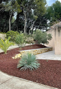 Aménagment terrasse en travertin et muret en pierre