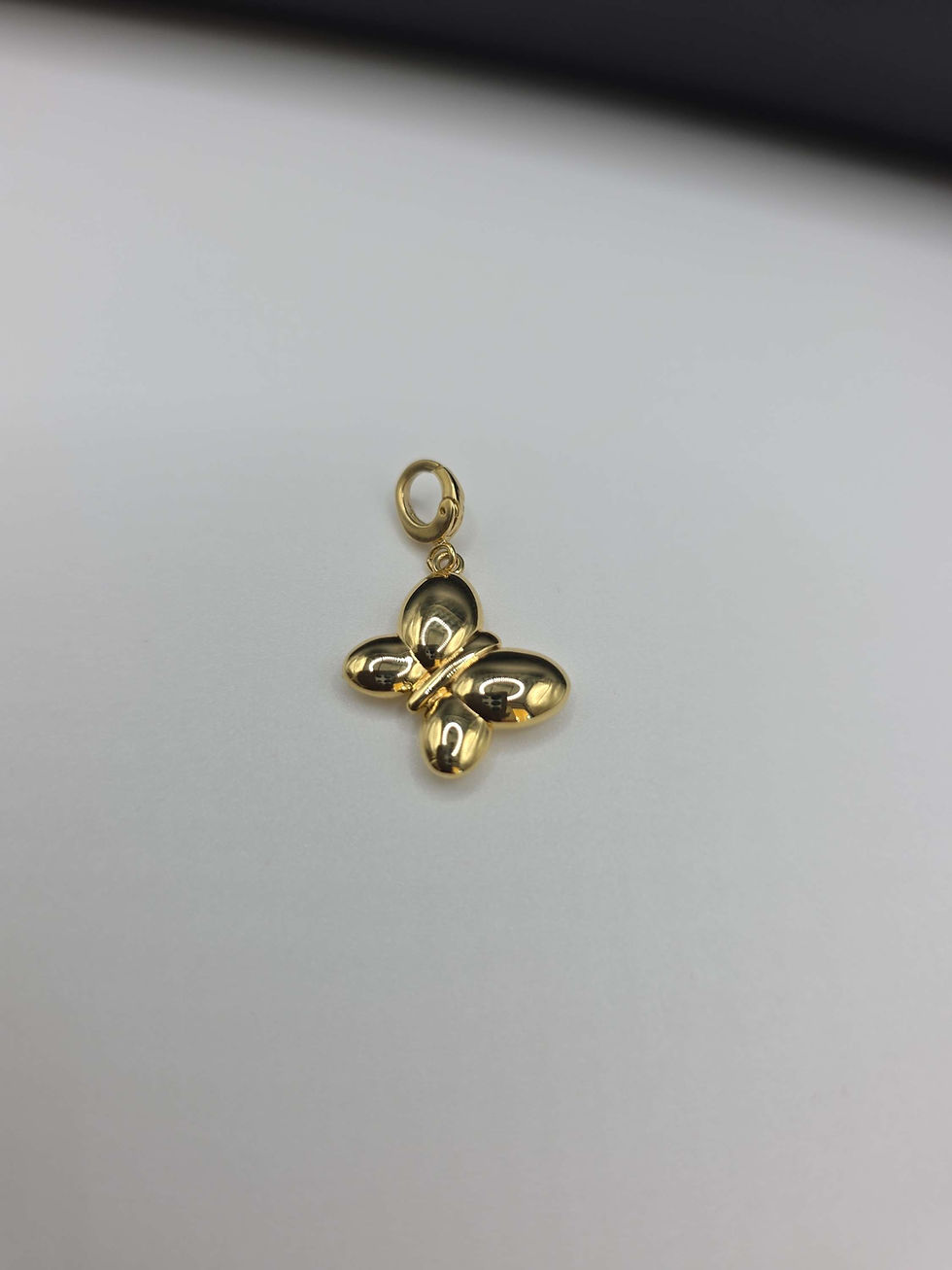 Miniatura: Dije en forma de mariposa con clip adaptado para diferentes cadenas .