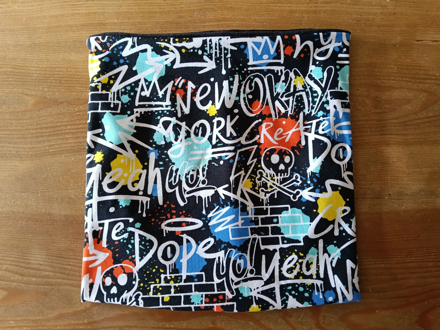 Tour de cou enfant graphitis