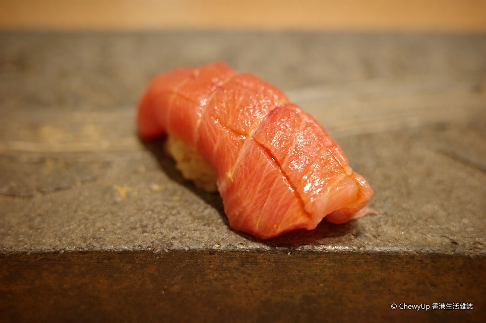 吞拿魚握壽司,估計為中拖羅(Chūtoro)。