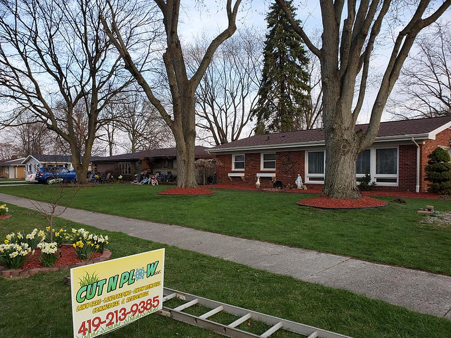 Clean up and mulching service in Bowling Green, OH