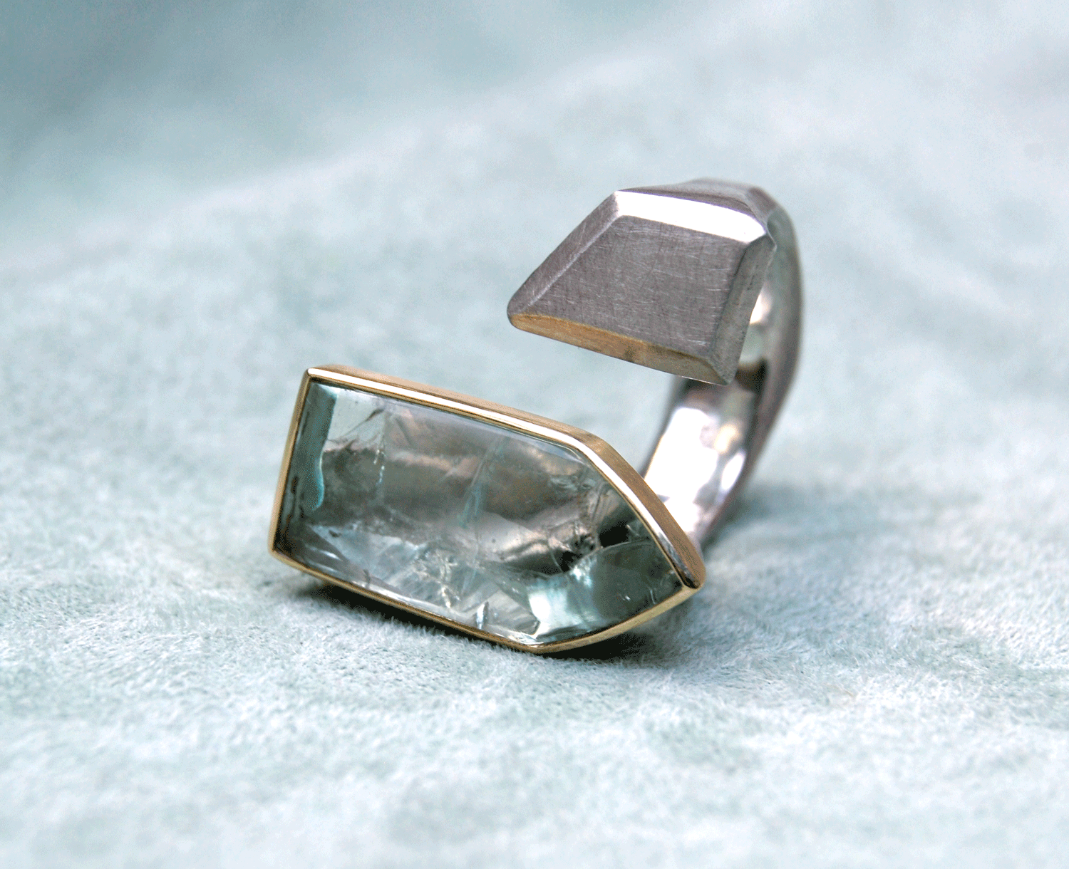 Ring "Raw"
