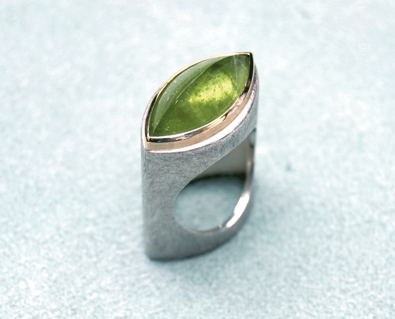 Ring "Navette"