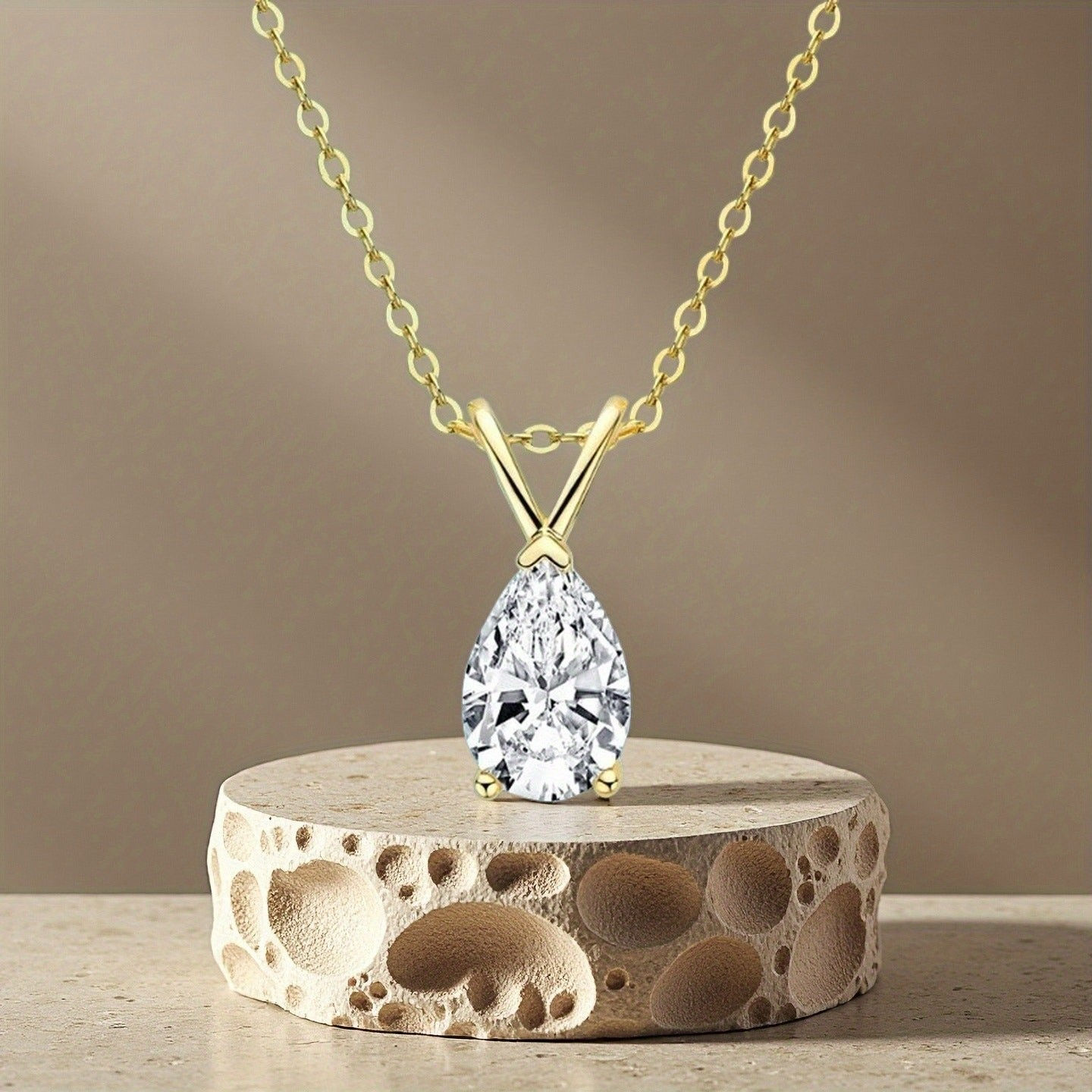 1.5 Carat Rhodium Plated 925 Silver Pear-shaped Zirconia Pendant Necklace