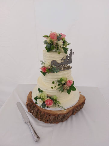 Beautiful semi naked textured buttercream wedding cake 