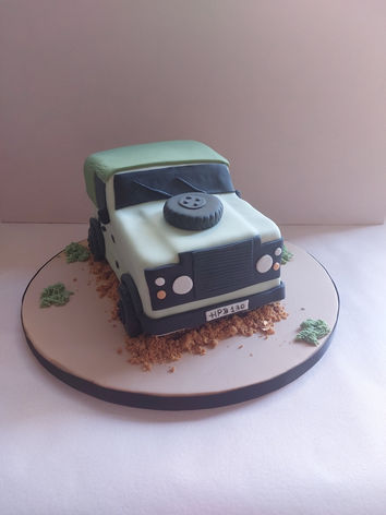 Land rover sculpted cake - Tracy's treats cake design