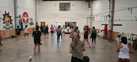 Zumba: un ritmo que permite quemar hasta 800 calorías por clase.