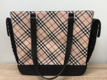 バーバリー・ノバチェック・ハンドバッグを南陽市のお客様から買取致しました。