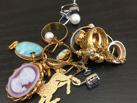 金・プラチナのアクセサリーを南陽市のお客様から買取致しました。