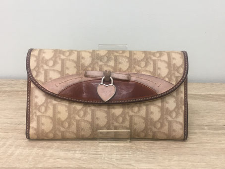 DIORの二つ折り長財布を南陽市のお客様から買取致しました。