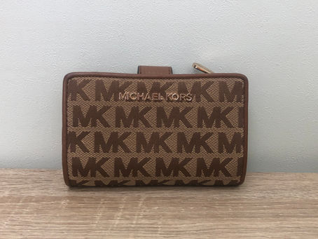 マイケルコース・二つ折り財布を長井市のお客様から買取致しました。