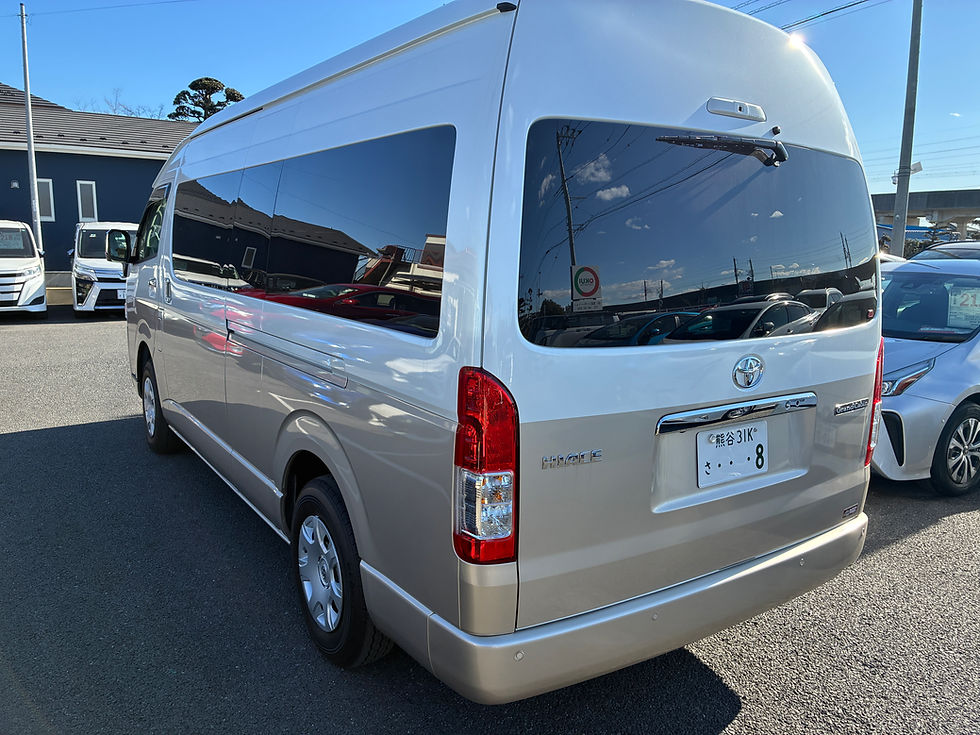 サムネイル： Toyota Hiace Grand Cabin