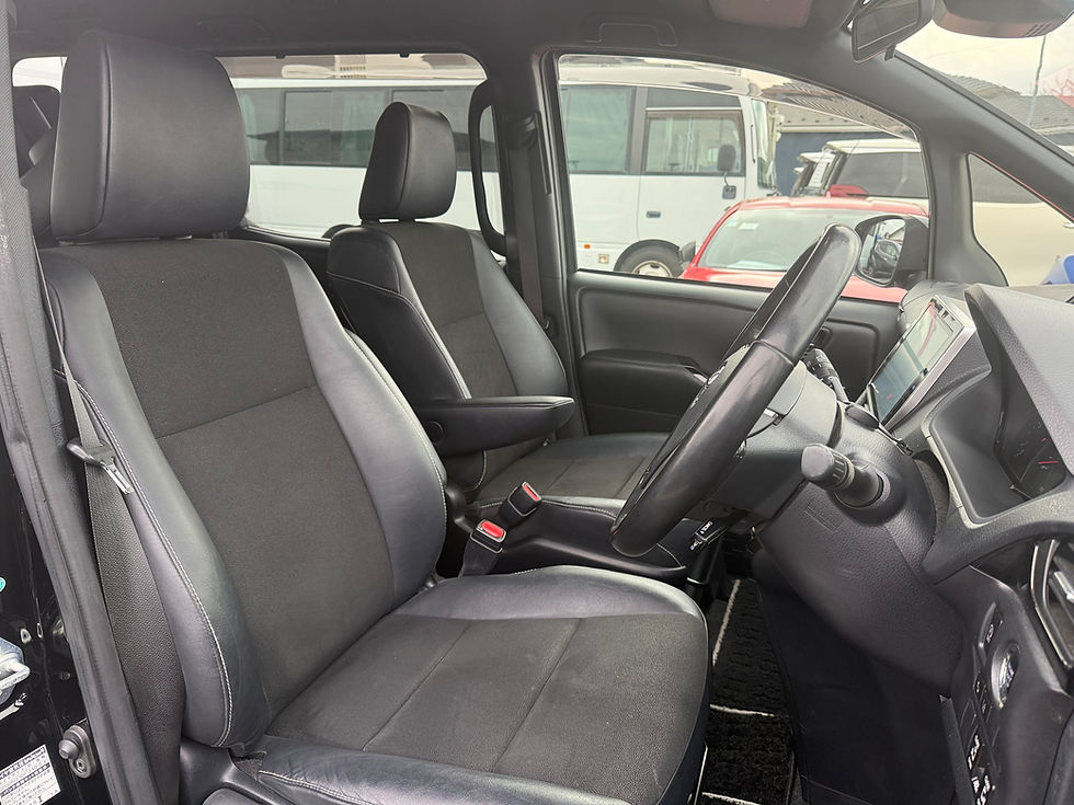 サムネイル： Toyota Noah Si WxB 7seaters    A3816