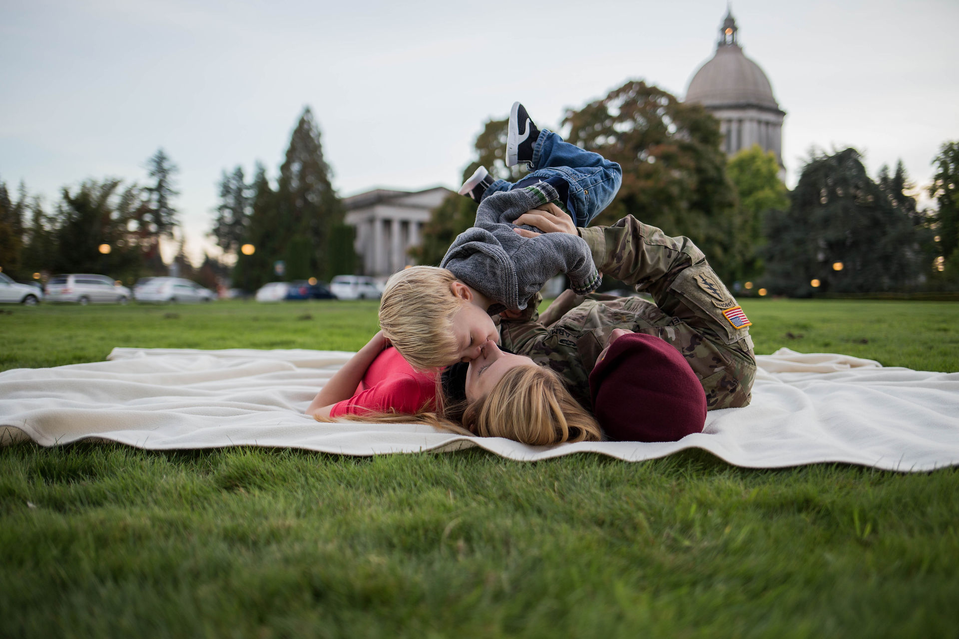 Family photos at Olympia state Capital by A Bit O' Whimsy Photography