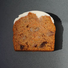 スパイシーキャロットケーキ
■600 yen (tax inc)
しっとり、ほろっとした生地に千切り人参を練り込んだスパイス香るキャロットケーキ。ナッツ、レーズン、キャラメリゼしたパイナップル等、食感も楽しい一品です。