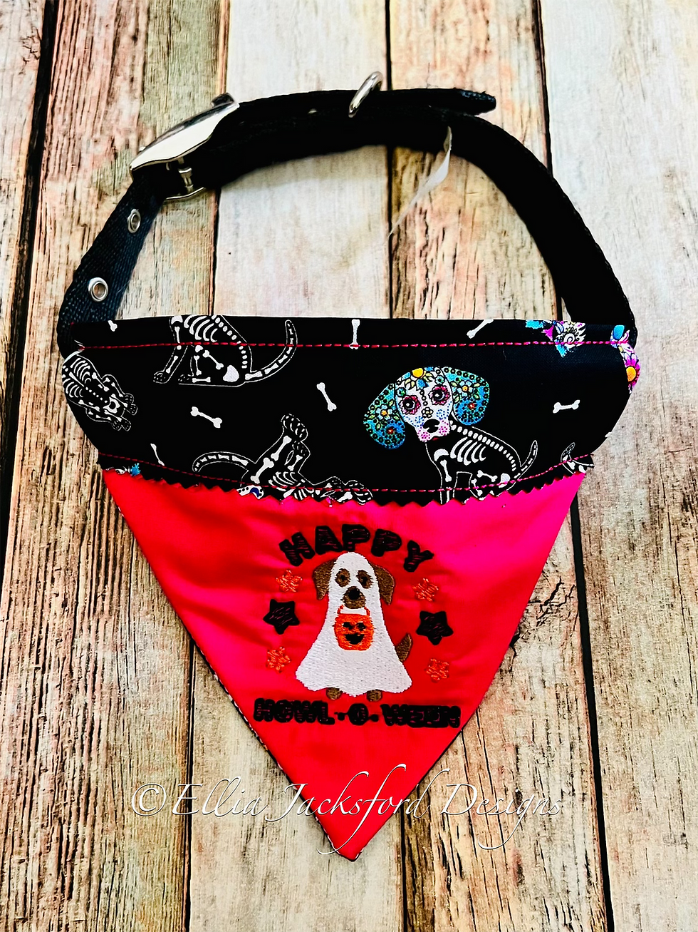 Thumbnail: ITH Set 2 Halloween Pet Bandana Embroidery Design 3 FINISHES