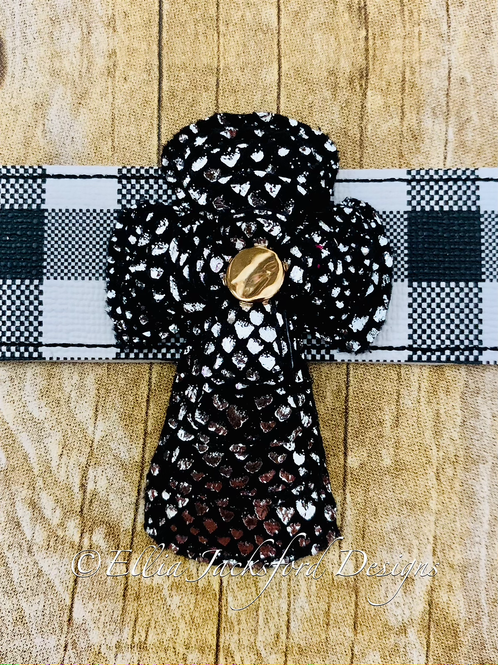 Thumbnail: ITH 4x4 Cross Scarf Cuff Embroidery Design